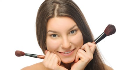 Le maquillage correcteur au secours des problèmes de peau