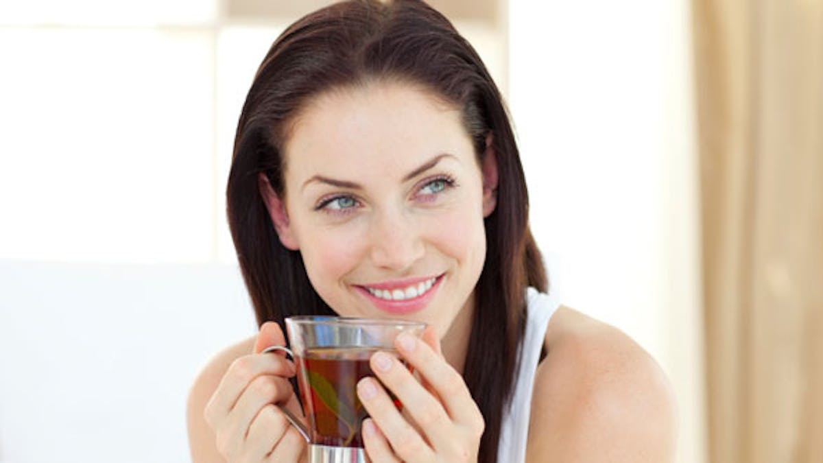 Boire du thé quotidiennement protègerait des maladies cardiovasculaires