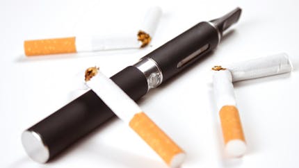 Des médecins défendent la e-cigarette
