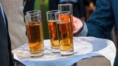 Faut-il être définitivement abstinent pour se libérer de l’alcool ?