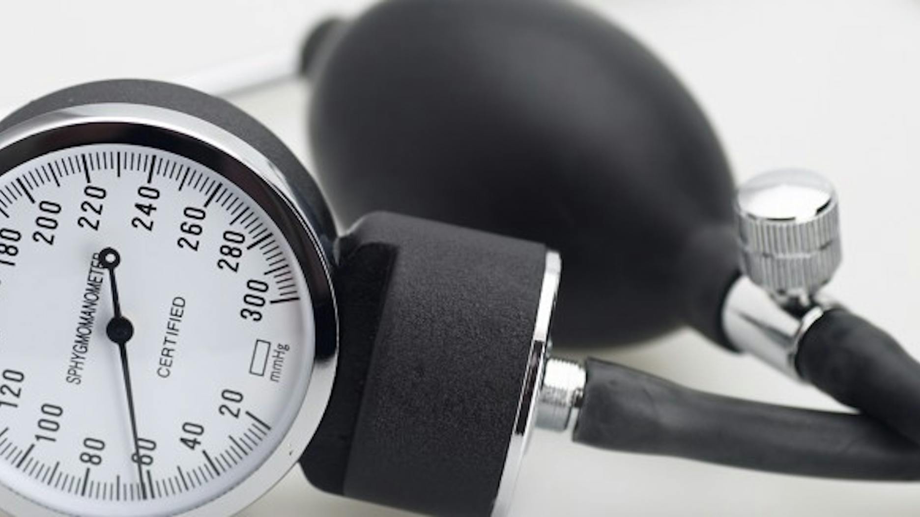 5 façons naturelles de faire baisser son hypertension  Santé Magazine