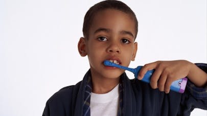 Brosser Les Dents Brosse À Dent Électrique - Premier Consul, Conquérant, Mais Fort Tatillon Avec.