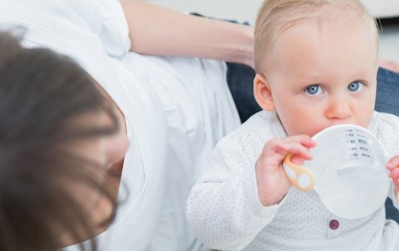 Que Faut Il Donner A Boire A Un Bebe Sante Magazine Que Faut Il Donner A Boire A Un Bebe Sante Magazine