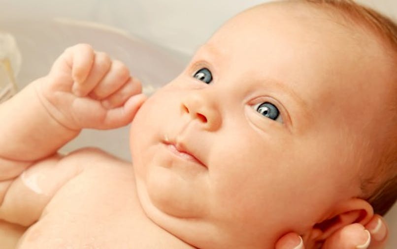 Bain De Bebe A Chaque Age Les Bons Gestes Sante Magazine Bain De Bebe A Chaque Age Les Bons Gestes Sante Magazine