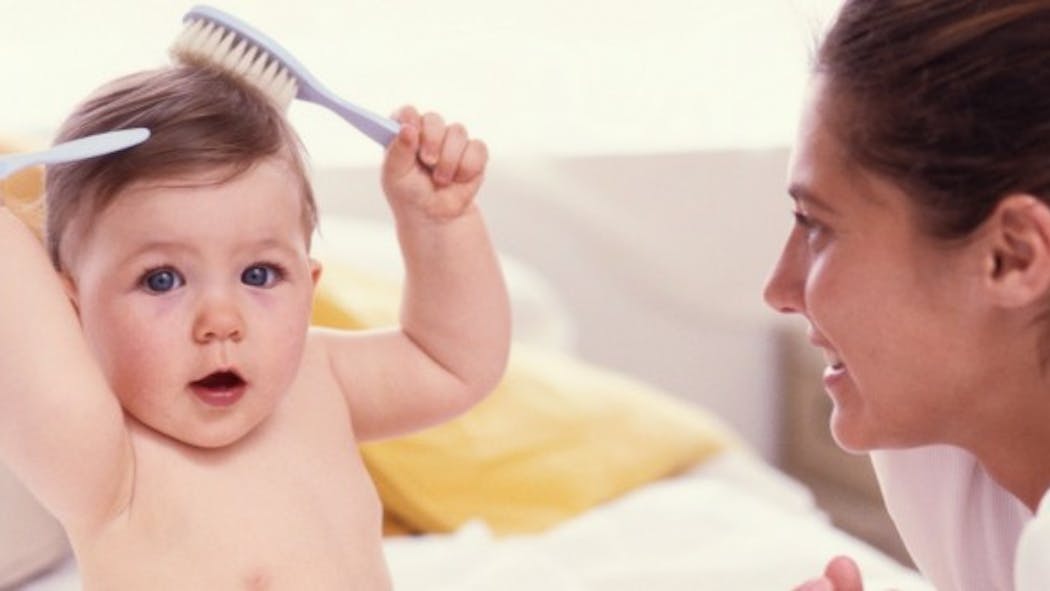 Comment Prendre Soin Des Cheveux De Votre Bebe Sante Magazine Comment Prendre Soin Des Cheveux De Votre Bebe Sante Magazine