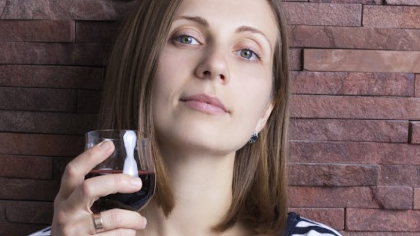 Un lien entre yeux bleus et dépendance  à l’alcool, vraiment ?