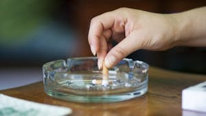 Cigarettes : dix pays se prononcent pour le paquet neutre