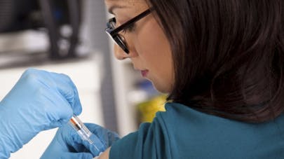 Aluminium dans les vaccins : le Conseil d’Etat donne raison à deux patientes