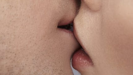 Le baiser, une arme redoutable contre certaines allergies