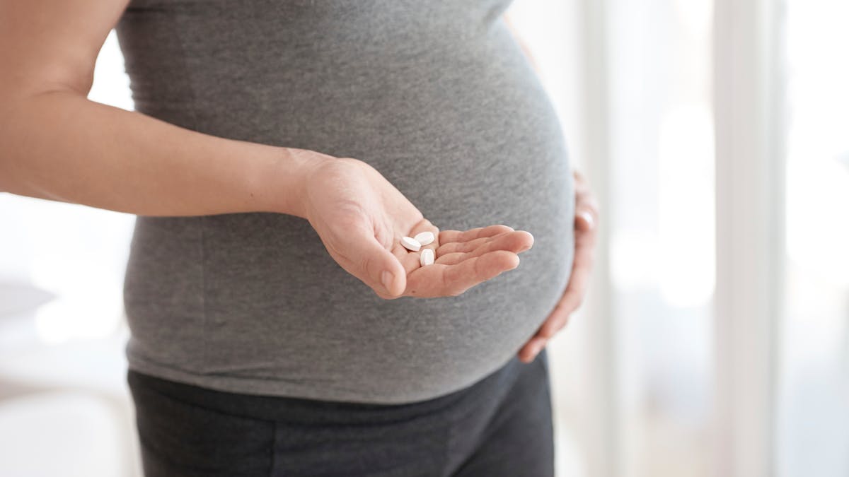 Epilepsie et trouble bipolaire : quelles alternatives au valproate pendant une grossesse ?