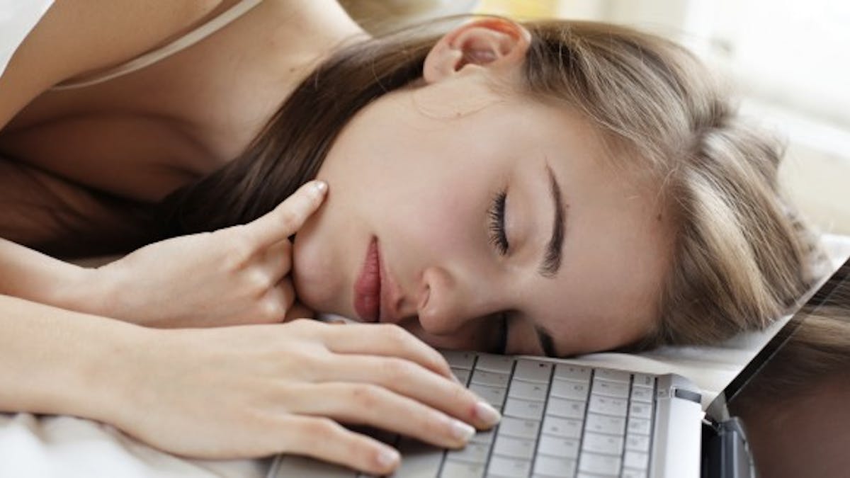 Journée du sommeil : comment réduire l'impact des écrans ?