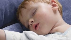 Apnée du sommeil chez l’enfant : les symptômes à surveiller