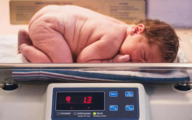 Une Petite Fille A Un Poids De Naissance De 6 8 Kilos Sante Magazine Une Petite Fille A Un Poids De Naissance De 6 8 Kilos Sante Magazine
