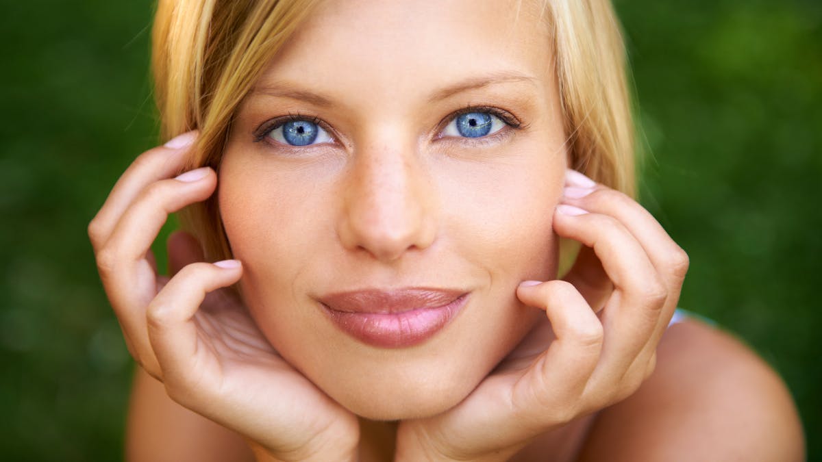 Yeux Fatigues Les Gestes Beaute A Adopter Sante Magazine Yeux Fatigues Les Gestes Beaute A Adopter Sante Magazine
