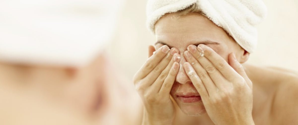 Comment Eliminer Les Points Blancs Sous Les Yeux Sante Magazine Comment Eliminer Les Points Blancs Sous Les Yeux Sante Magazine