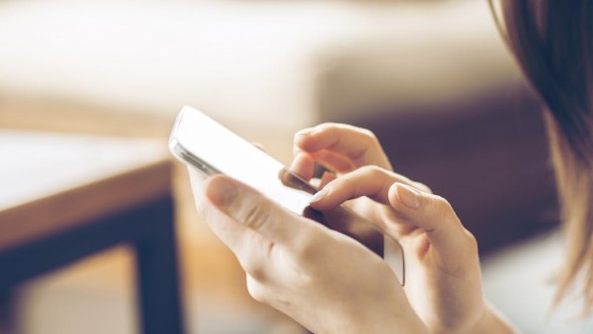 Les 5 Effets Nefastes Du Telephone Portable Sur La Sante Sante Magazine Les 5 Effets Nefastes Du Telephone Portable Sur La Sante Sante Magazine