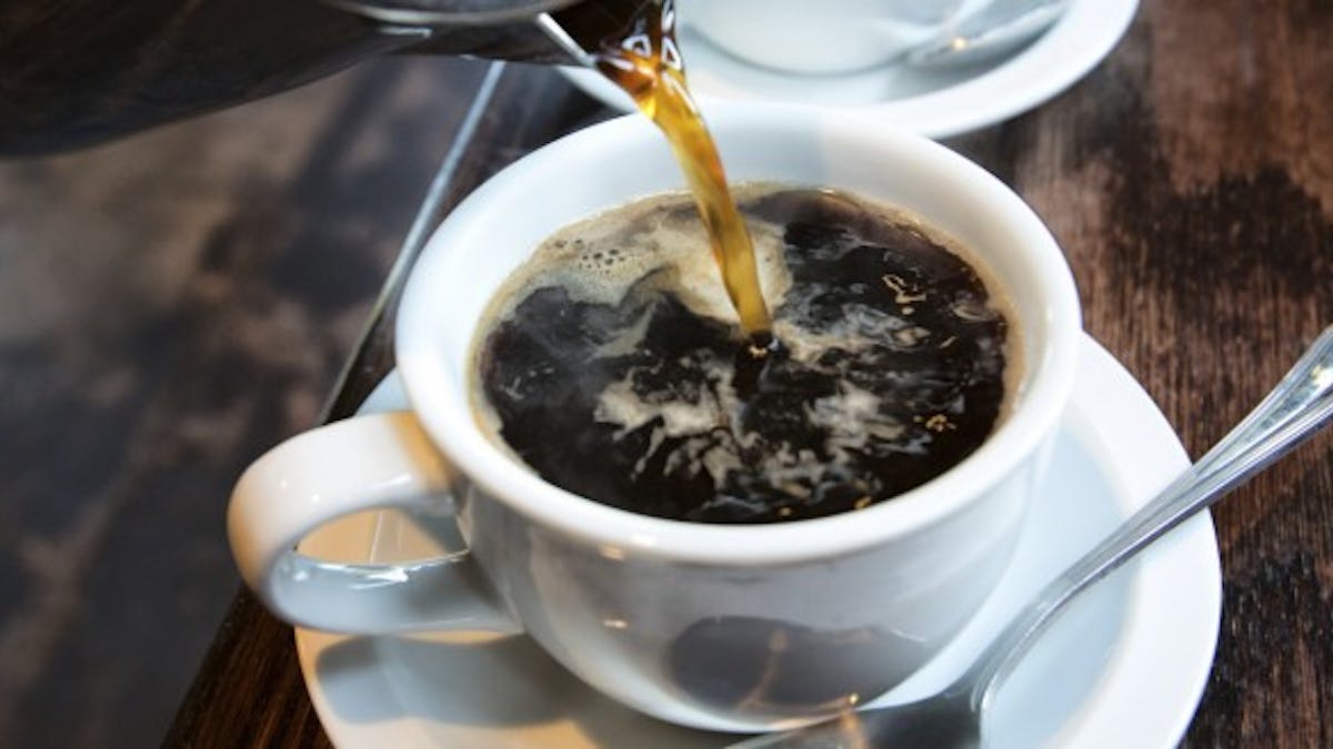 La caféine est-elle vraiment déshydratante ?