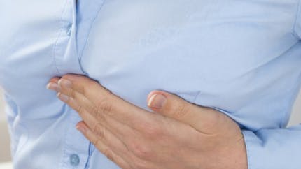 Syndrome prémenstruel : comment soulager les seins douloureux