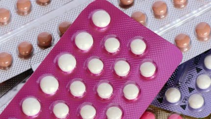 Pourquoi les jeunes femmes oublient souvent leur pilule