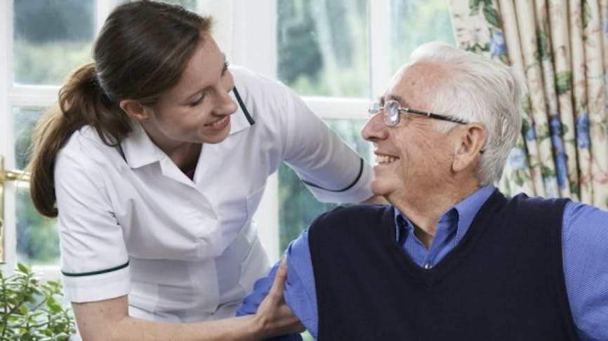 Maladie d'Alzheimer : la "thérapie occupationnelle" à domicile pour une prise en charge efficace