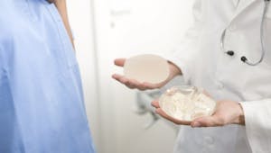 Implants mammaires : tous les risques à connaître
