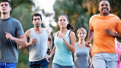 Mal De Dos Marcher Et Courir Renforce Les Disques Intervertebraux Sante Magazine