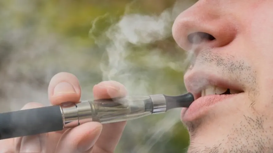 E-cigarette : que risque-t-on vapoter dans les lieux publics ? | Sant Magazine E-cigarette : que risque-t-on vapoter dans les lieux publics ? | Sant Magazine