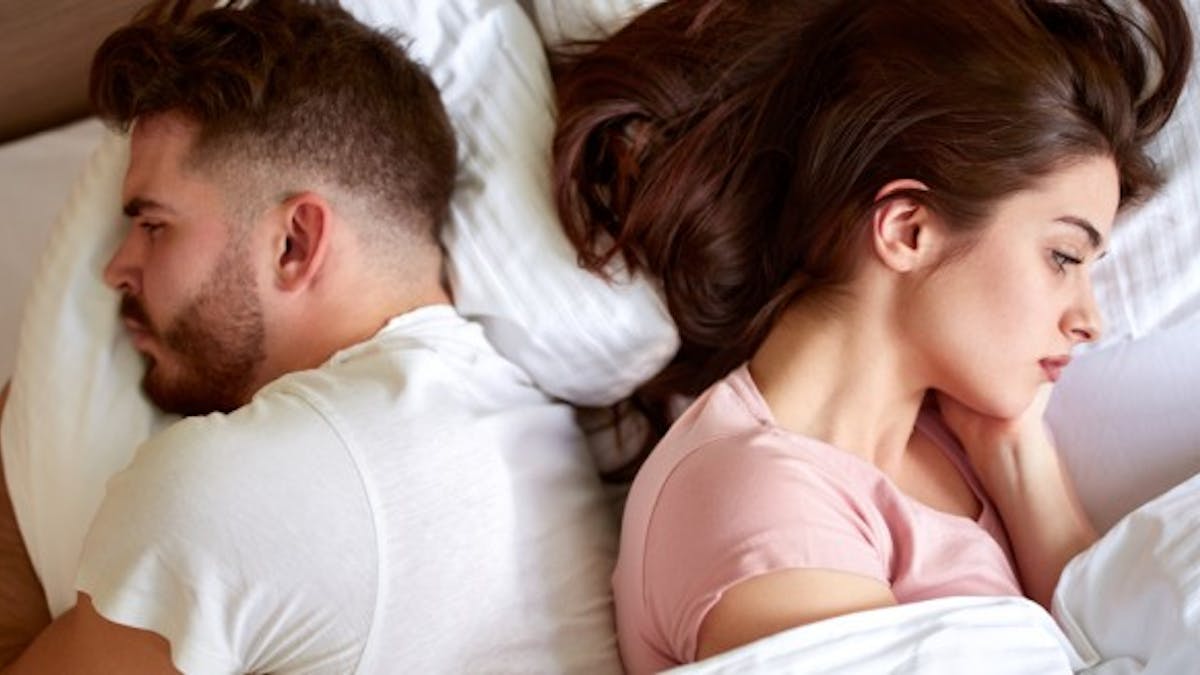 Comment le manque de sommeil et les problèmes de couple influencent la santé