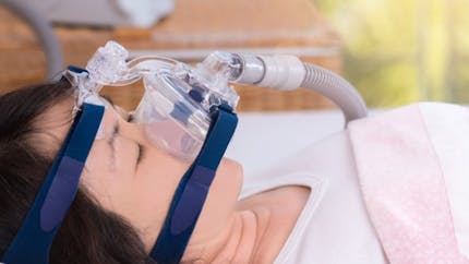 Apnée du sommeil : la moitié des patients se plaignent de leur masque de PPC