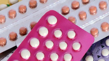 Pilule : un contraceptif plébiscité malgré ses contraintes et ses risques