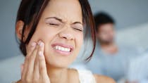 5 remèdes en cas de douleur à l'articulation de la mâchoire