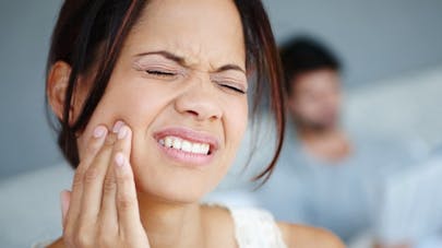 5 remèdes en cas de douleur à l'articulation de la mâchoire ...