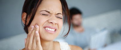 5 remèdes en cas de douleur à l'articulation de la mâchoire ...