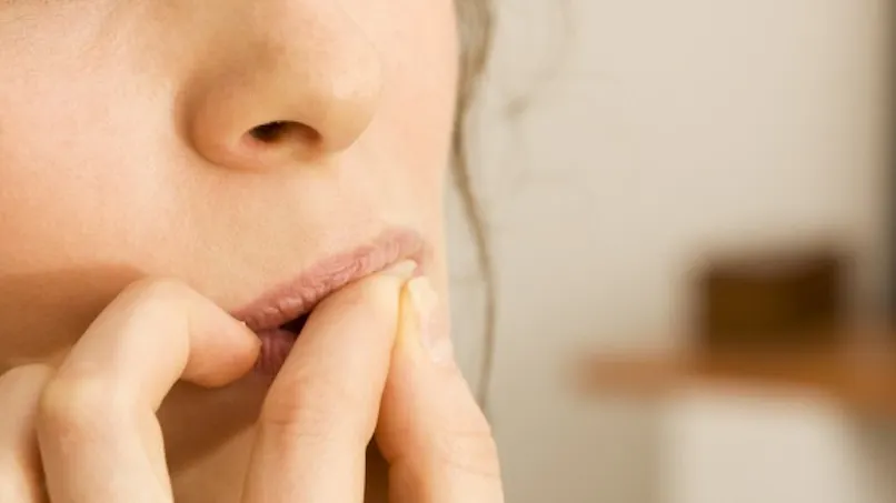 Pourquoi nous rongeons-nous les ongles ?