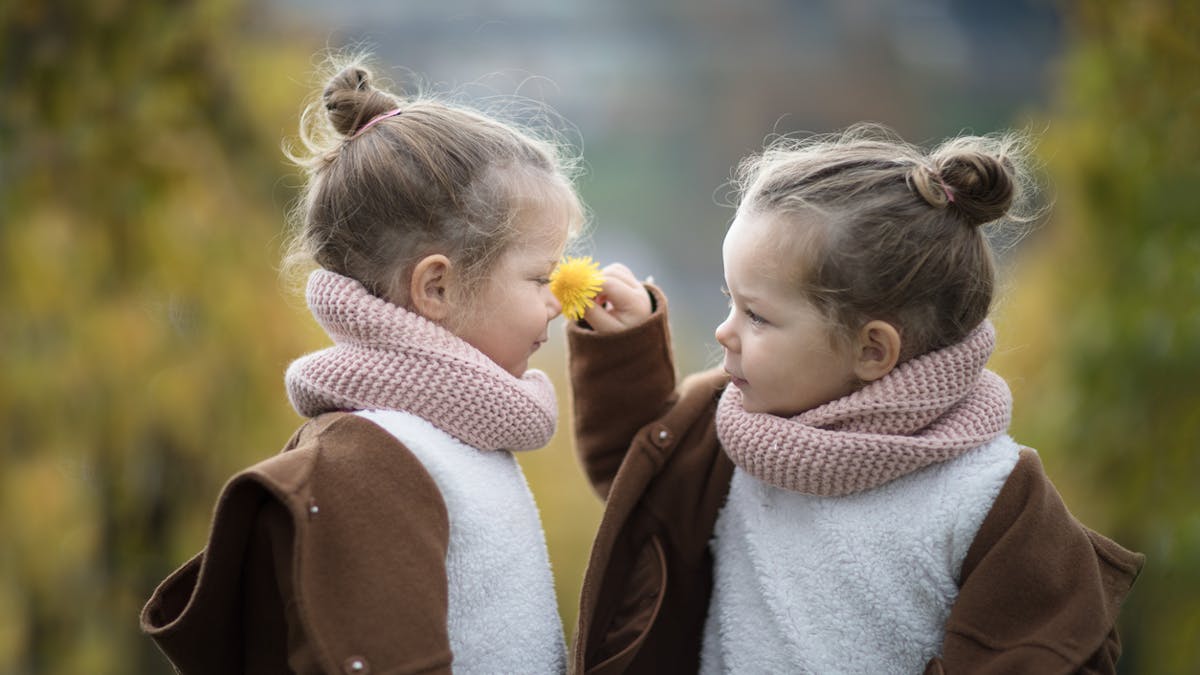 La Connexion Speciale Des Jumeaux Sante Magazine La Connexion Speciale Des Jumeaux Sante Magazine