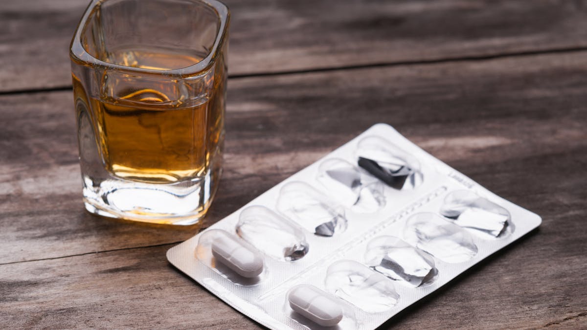 Peut-on boire de l'alcool lorsqu'on prend des antibiotiques ?