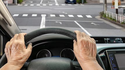 Alzheimer : ces signes révélateurs au niveau de la conduite en voiture
