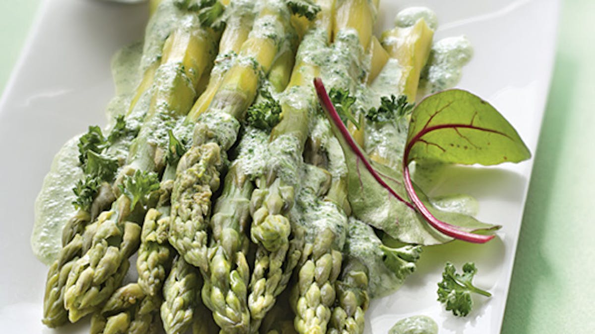 Recette Asperges Vertes Tiedies Creme De Persil Sante Magazine Recette Asperges Vertes Tiedies Creme De Persil Sante Magazine