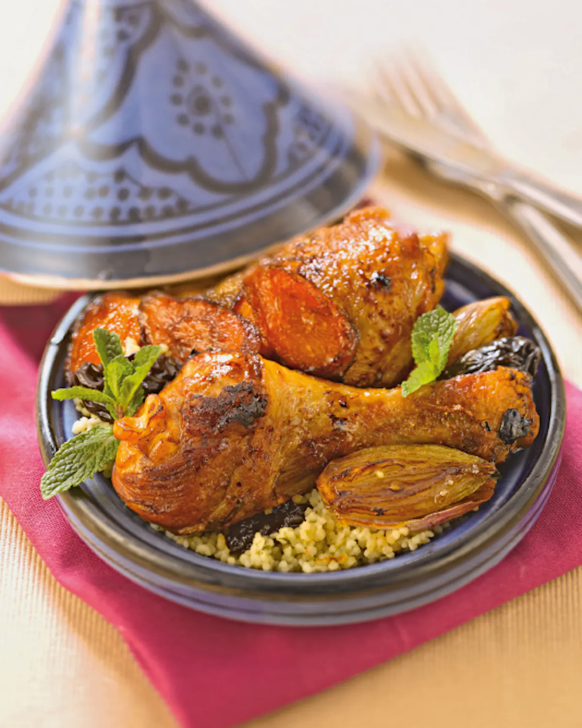 Recette Tajine de poulet, pruneaux, carottes confites Santé Magazine