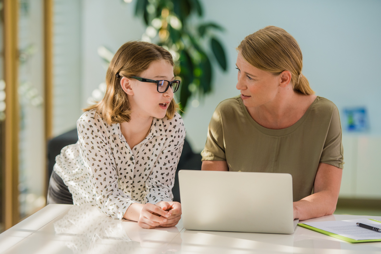 Aider un adolescent pendant une phase stressante  Santé Magazine