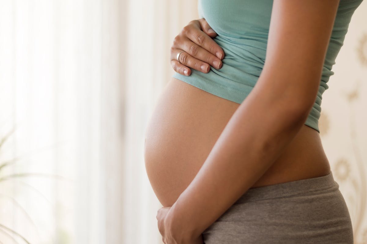 Ballonnements et gaz pendant la grossesse : que faire ? | Santé ...