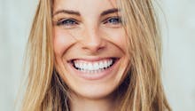 Retrouver des dents blanches pour un sourire éclatant