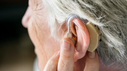 Comment s'habituer aux aides auditives