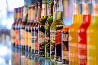 Alcool : une association démonte les méthodes des lobbies