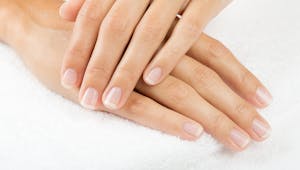 Que signifient les marques blanches sur nos ongles ?