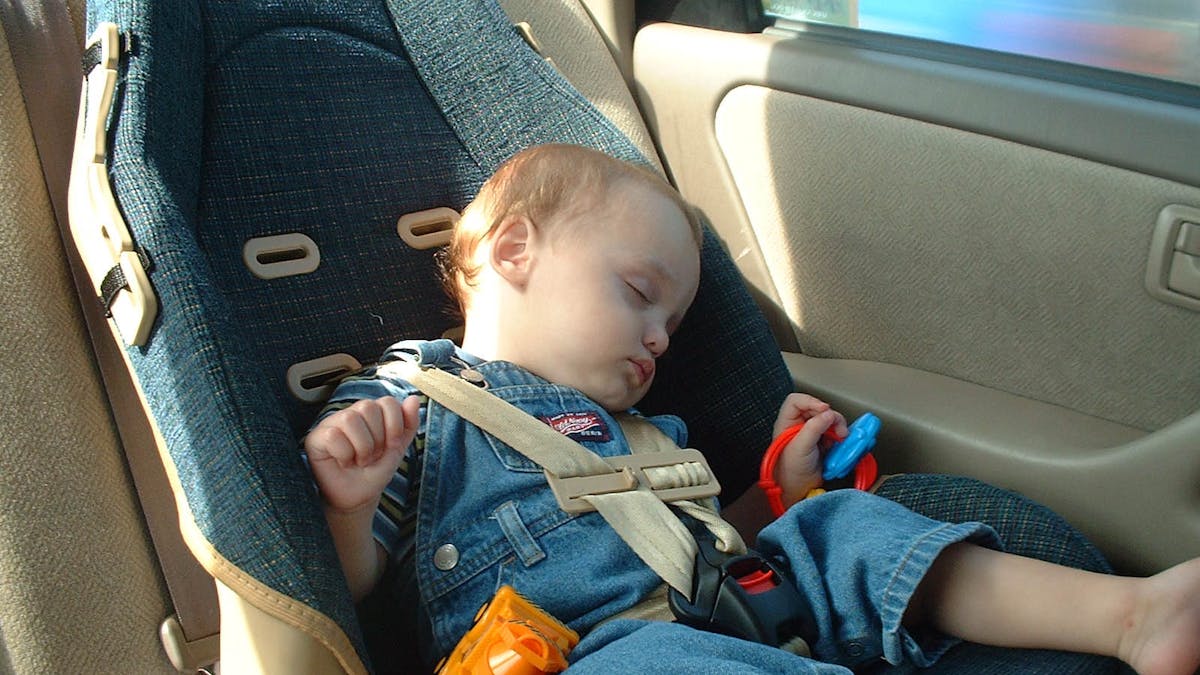 Siege Auto Pourquoi Il Ne Faut Pas Laisser Un Bebe Dormir Dedans Sante Magazine Siege Auto Pourquoi Il Ne Faut Pas Laisser Un Bebe Dormir Dedans Sante Magazine