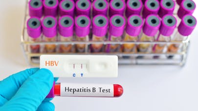 Comment se transmet l'hépatite B ?