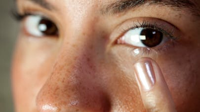 Pourquoi faut-il éviter de dormir avec les lentilles ?