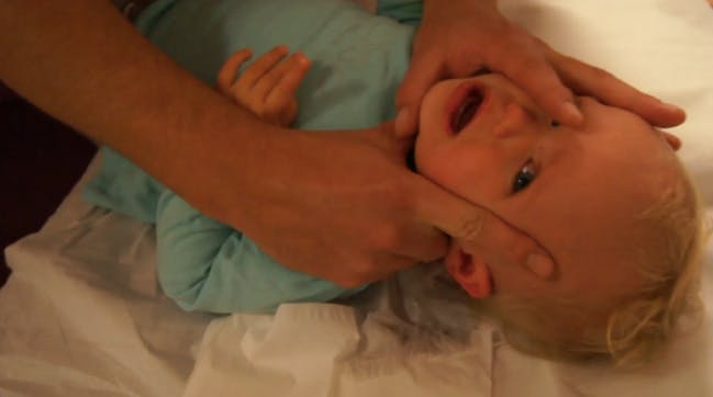 Bebe Enrhume Les Bons Gestes Pour Le Moucher Sante Magazine Bebe Enrhume Les Bons Gestes Pour Le Moucher Sante Magazine