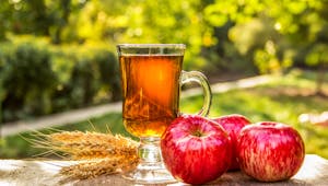 Pomme, thé et modération : les trois ingrédients pour une longue vie ?